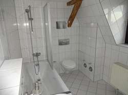 Tageslicht-Badezimmer mit Wanne Tageslicht-Badezimmer mit Wanne