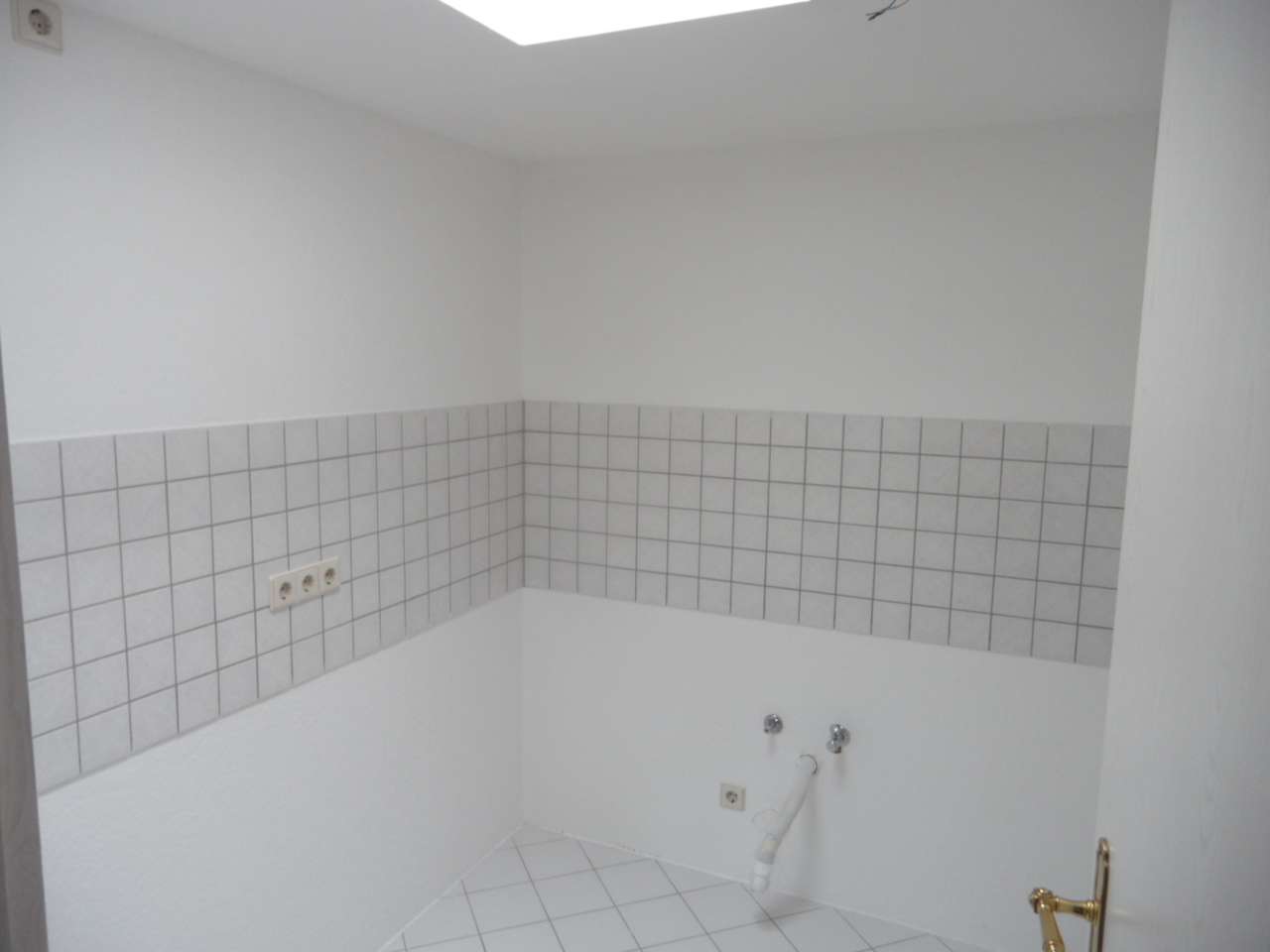 Küche mit Oberlicht und Fliesenspiegel Küche mit Oberlicht und Fliesenspiegel