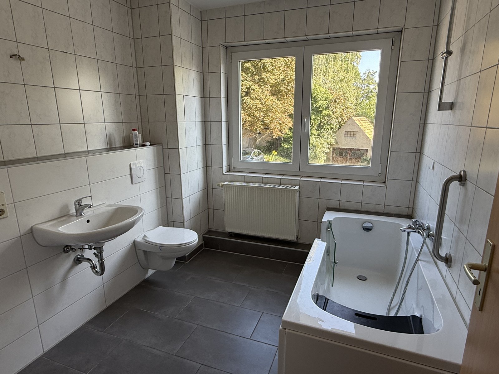 Tageslichtbad mit Wanne Tageslichtbad mit Wanne