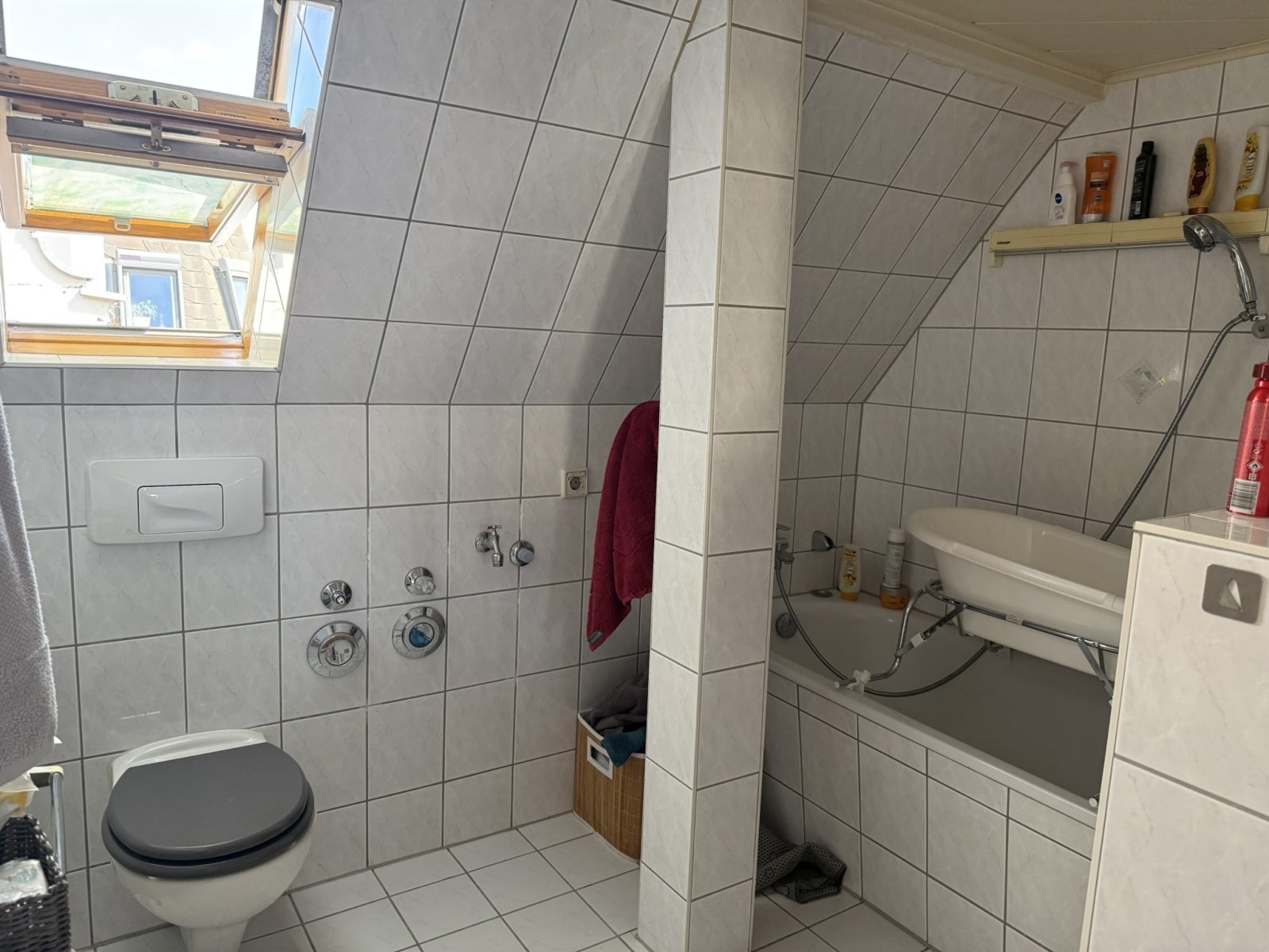 Tageslichtbad mit Wanne Tageslichtbad mit Wanne