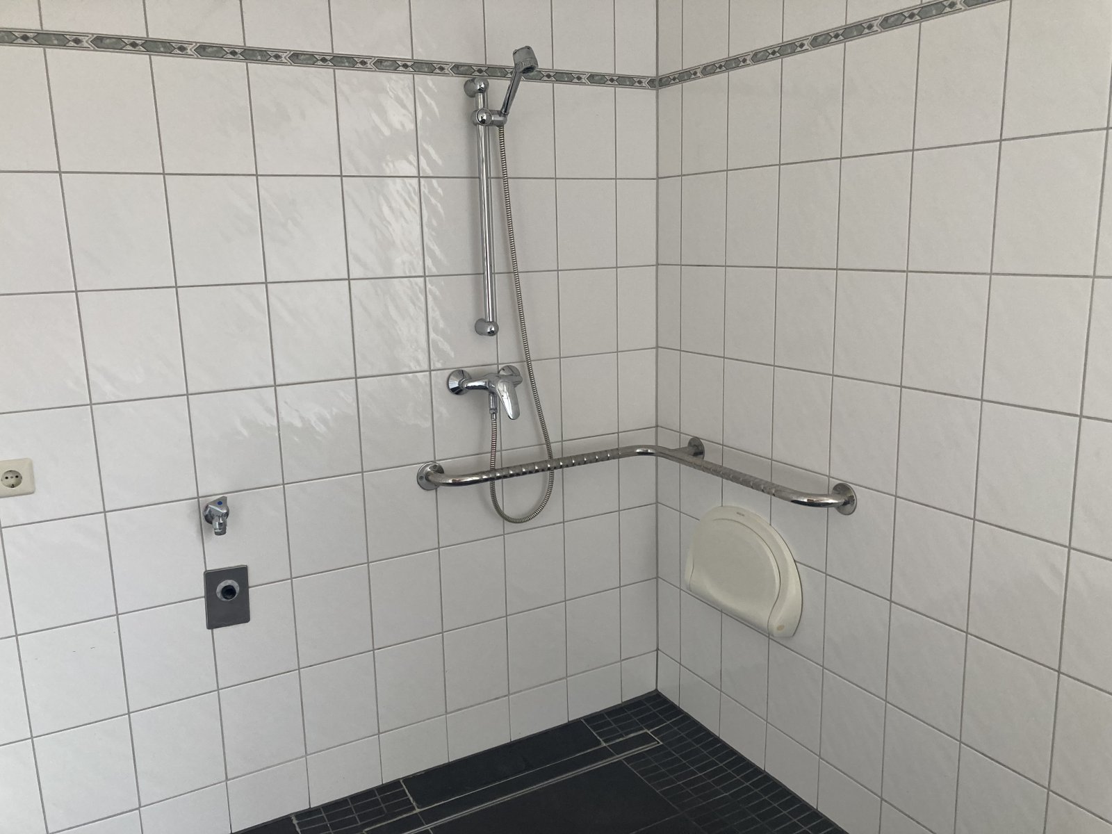 Tageslichtbad mit Dusche Tageslichtbad mit Dusche