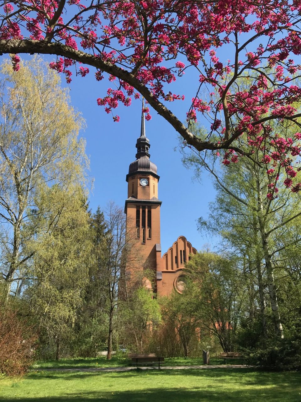 Pauluskirche mit Park Pauluskirche mit Park