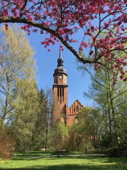Pauluskirche mit Park Pauluskirche mit Park