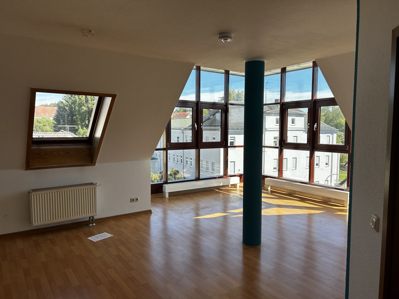 lichtdurchflutettes Wohnzimmer