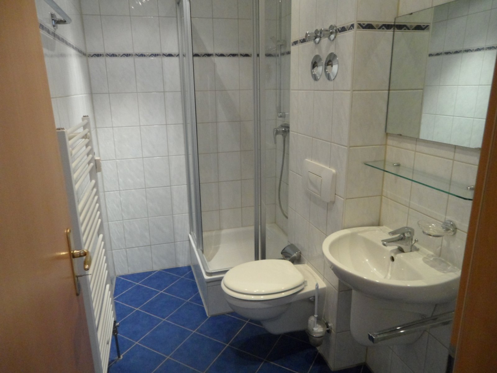 Bad mit Dusche Bad mit Dusche