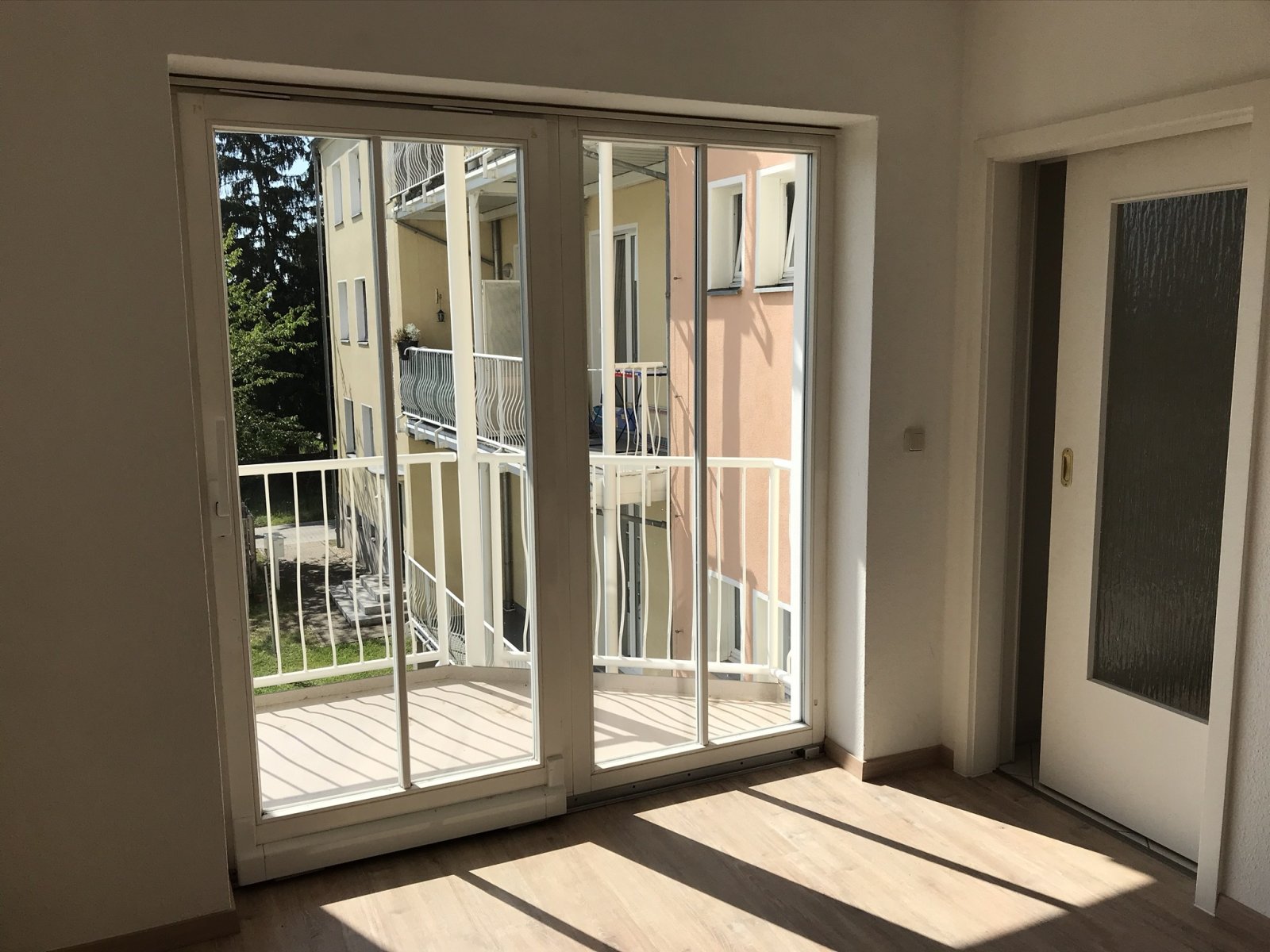 Wohnzimmer mit Balkon Wohnzimmer mit Balkon