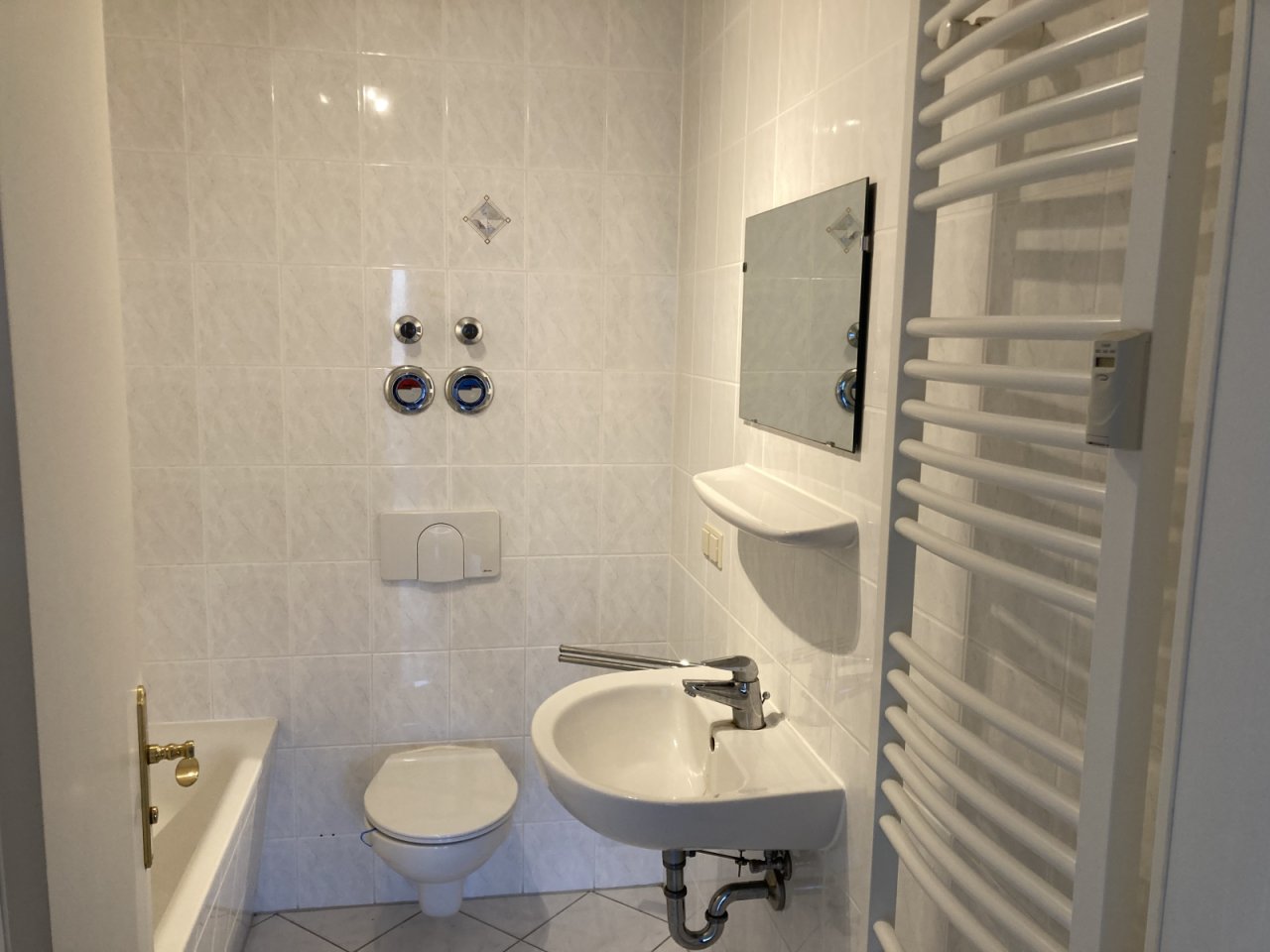 Bad mit Wanne