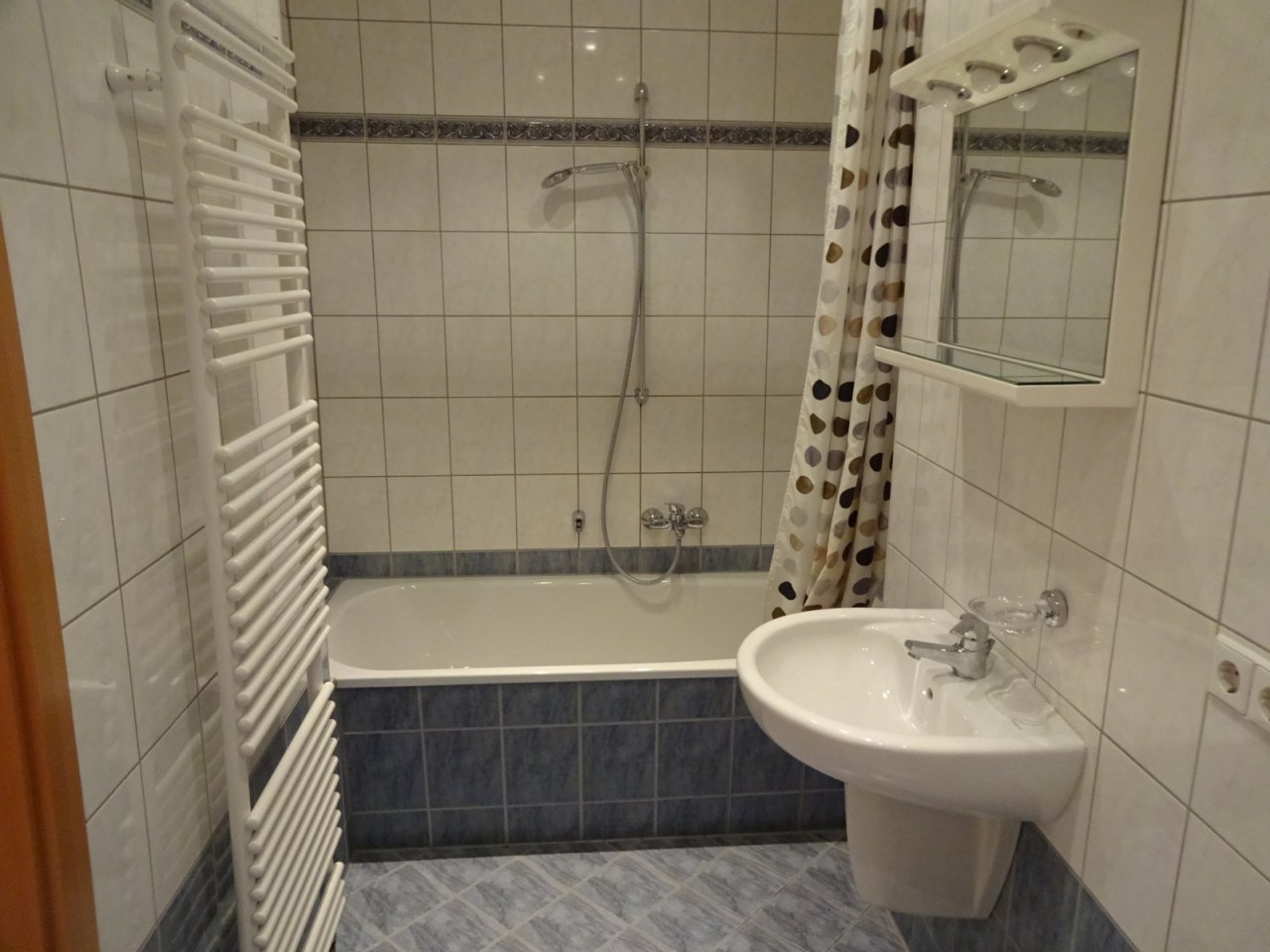 Bad mit Wanne