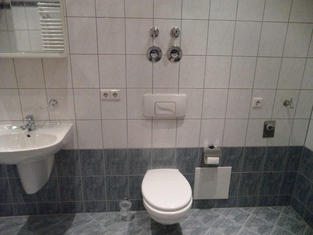 Bad mit Wanne