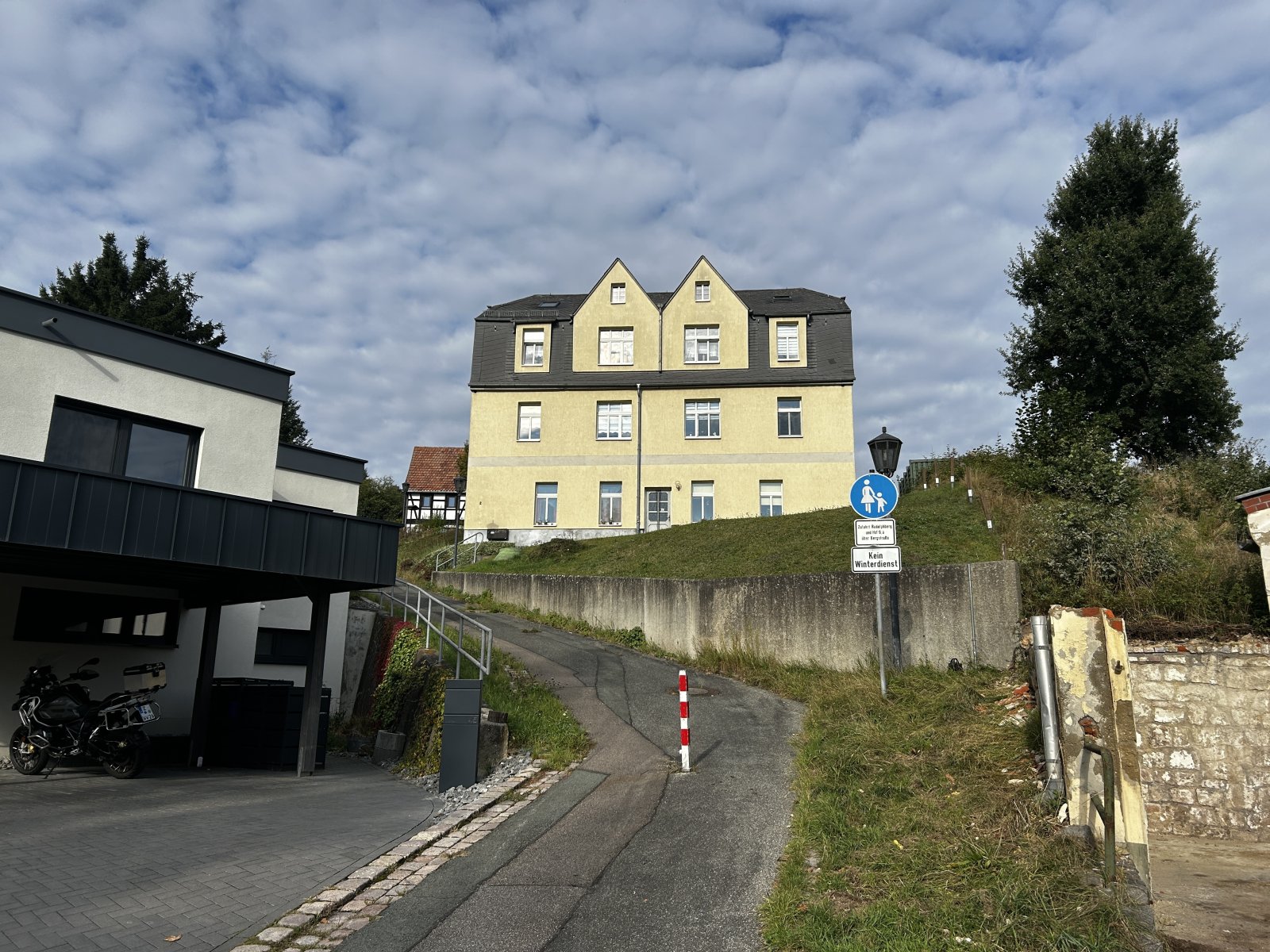 Straßenansicht Straßenansicht
