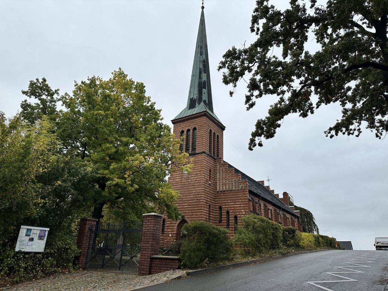 Kirche (230 m) Kirche (230 m)