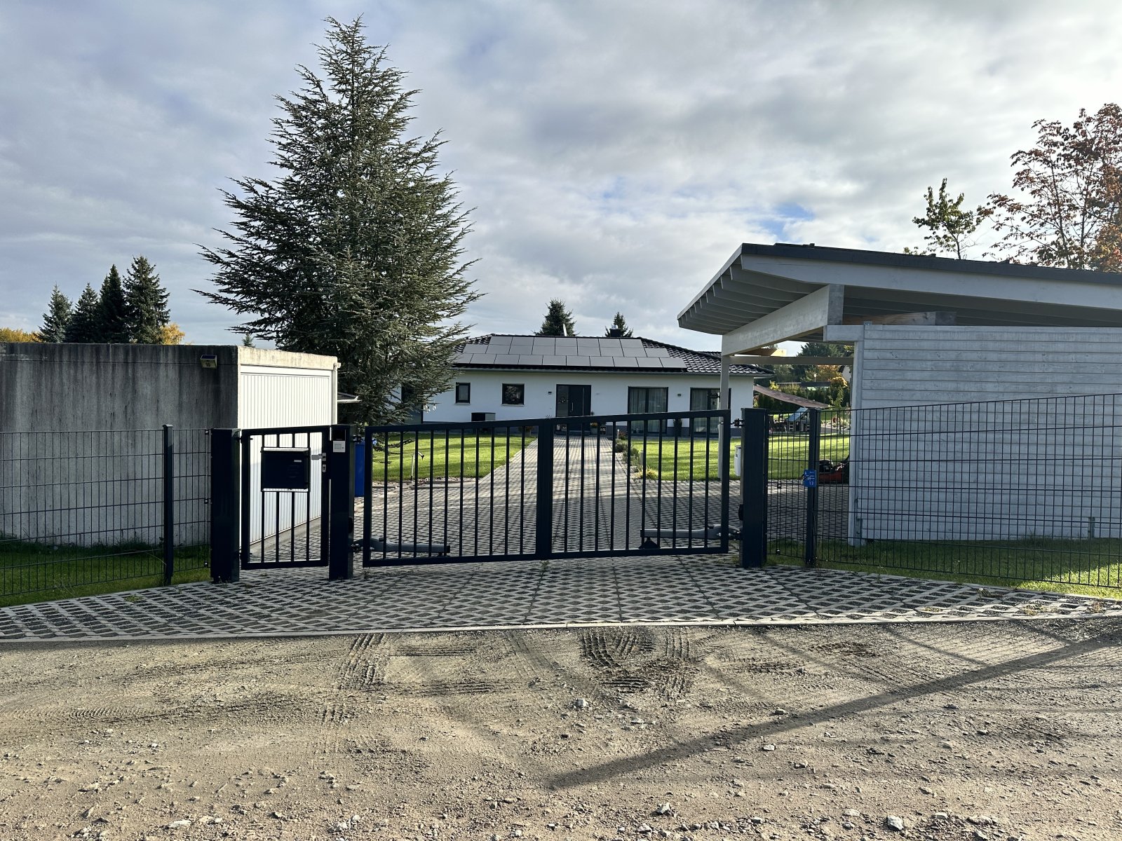Gegenüberliegende Bebauung Gegenüberliegende Bebauung