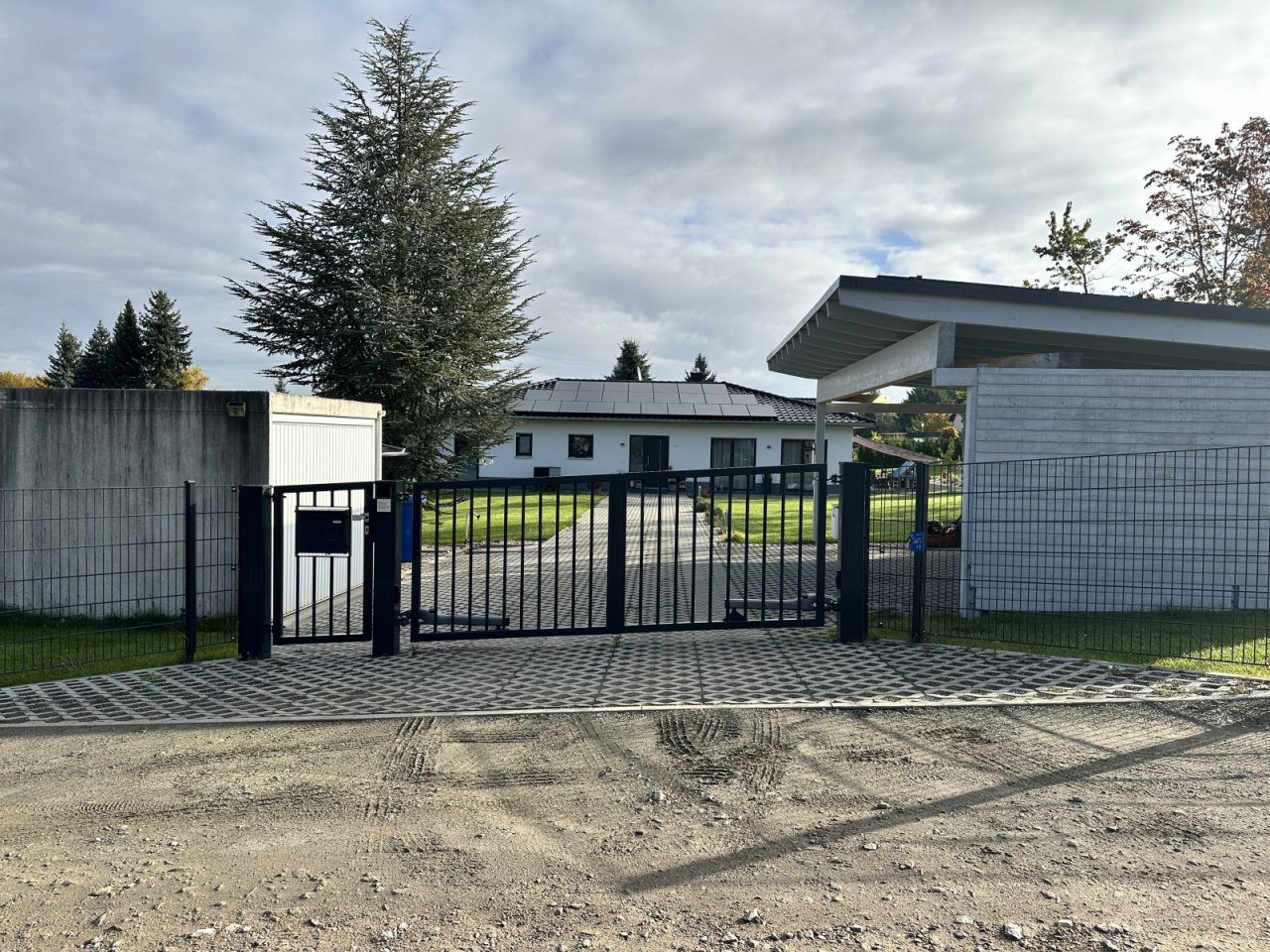 Gegenüberliegende Bebauung Gegenüberliegende Bebauung
