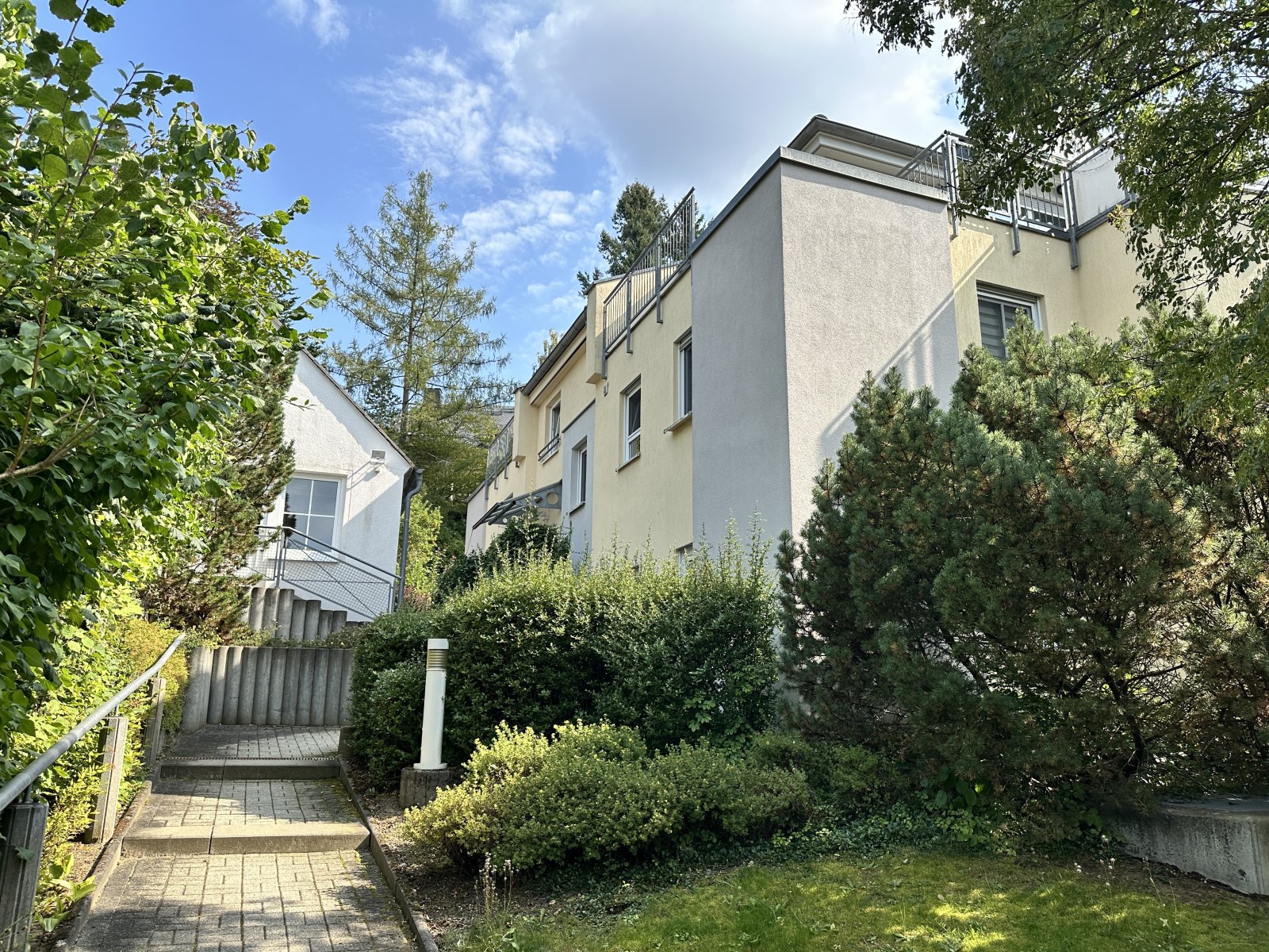 Plauen: Schöne Penthousewohnung mit 3 großen Terrassen + TG-Stpl. direkt am Plauener Stadtpark! 