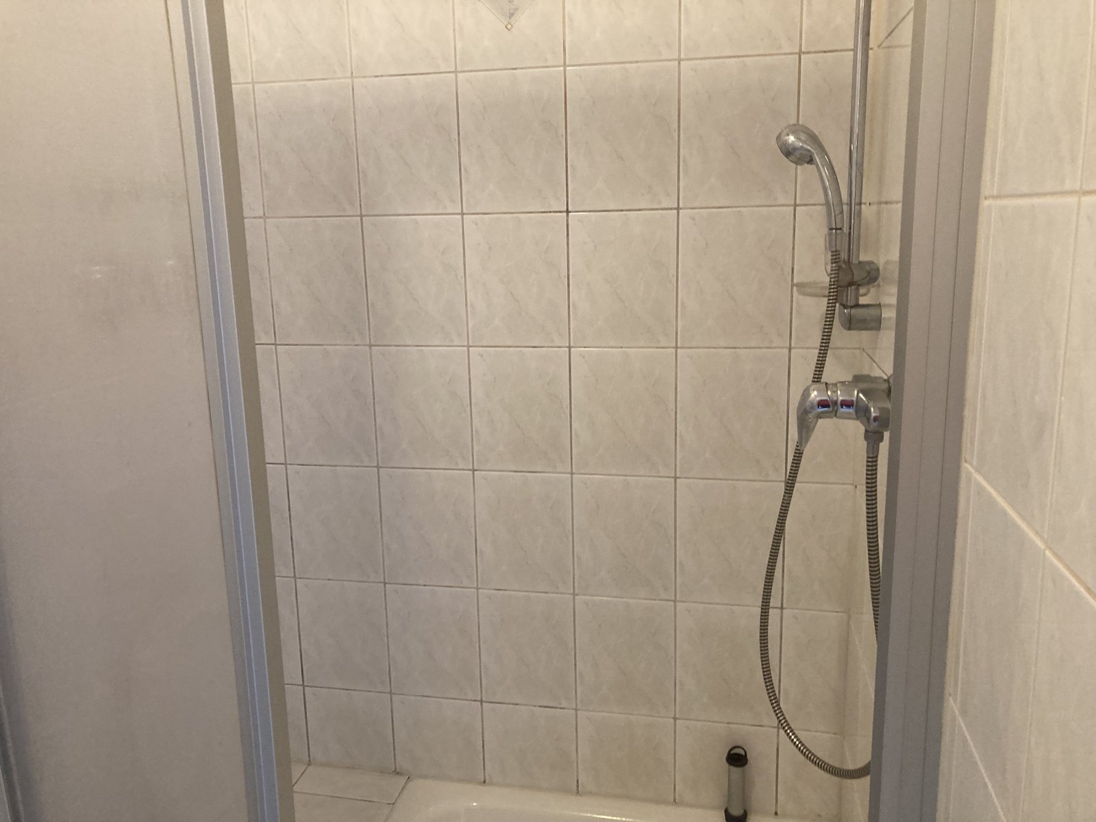 Bad mit Dusche Bad mit Dusche