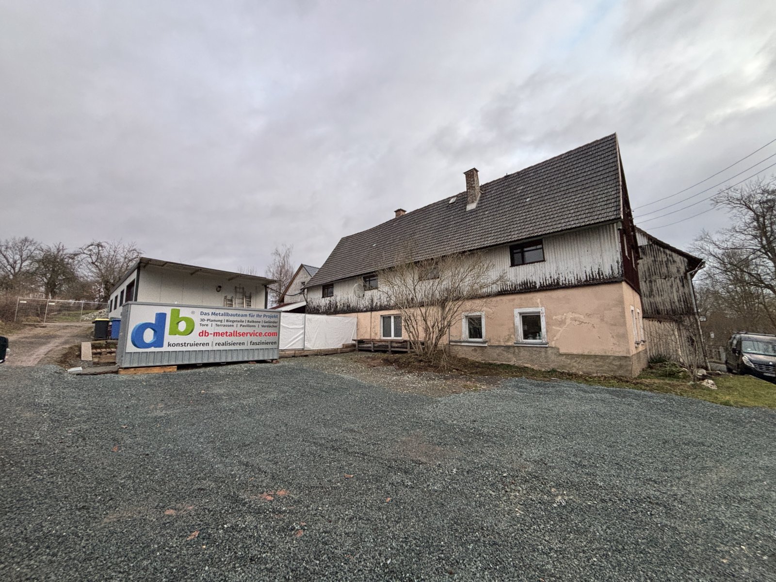 Bauernhaus und Werkstattgebäude