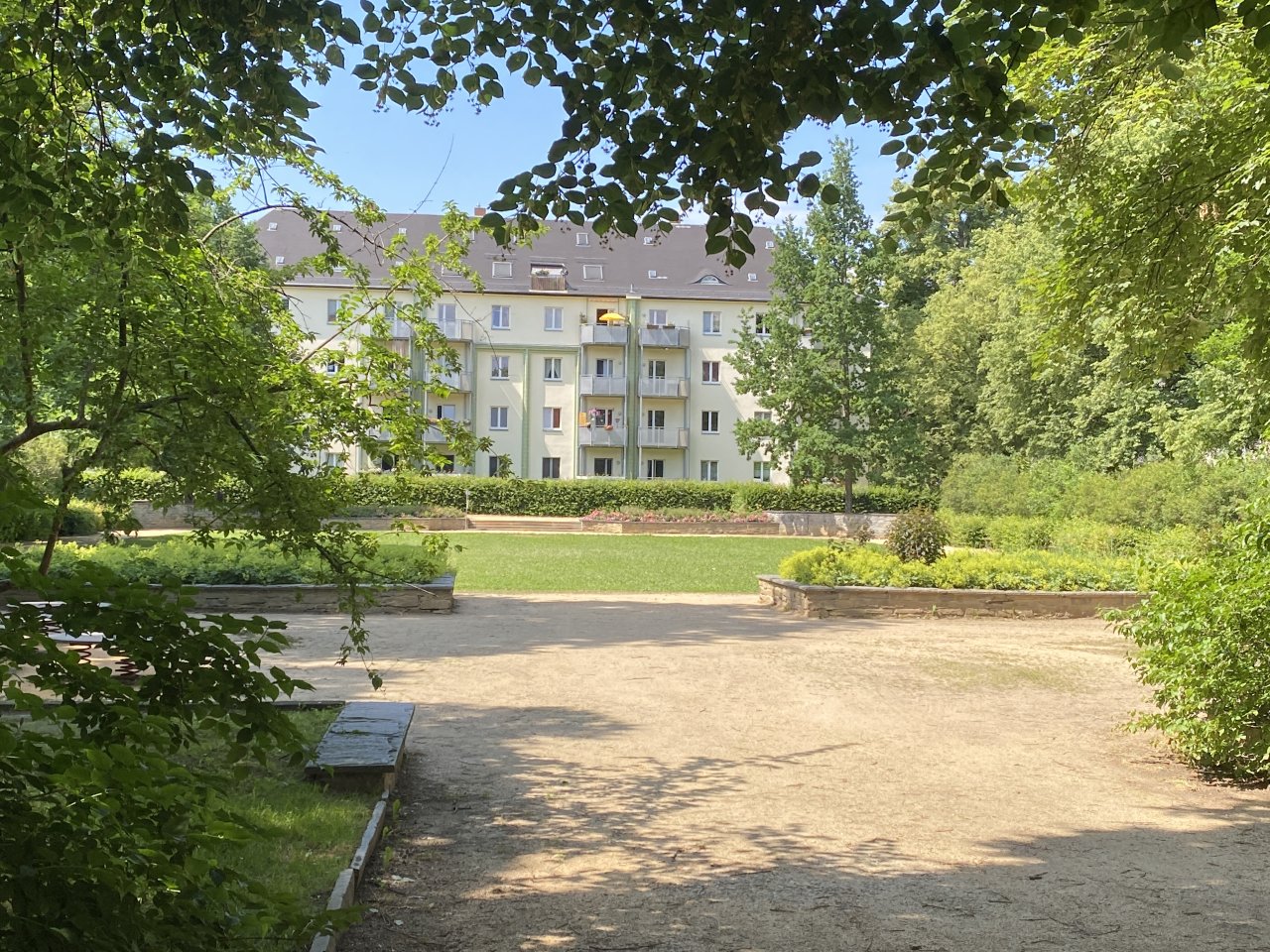 Ernst-Schneller-Park (6 Minuten zu Fuß) Ernst-Schneller-Park (6 Minuten zu Fuß)