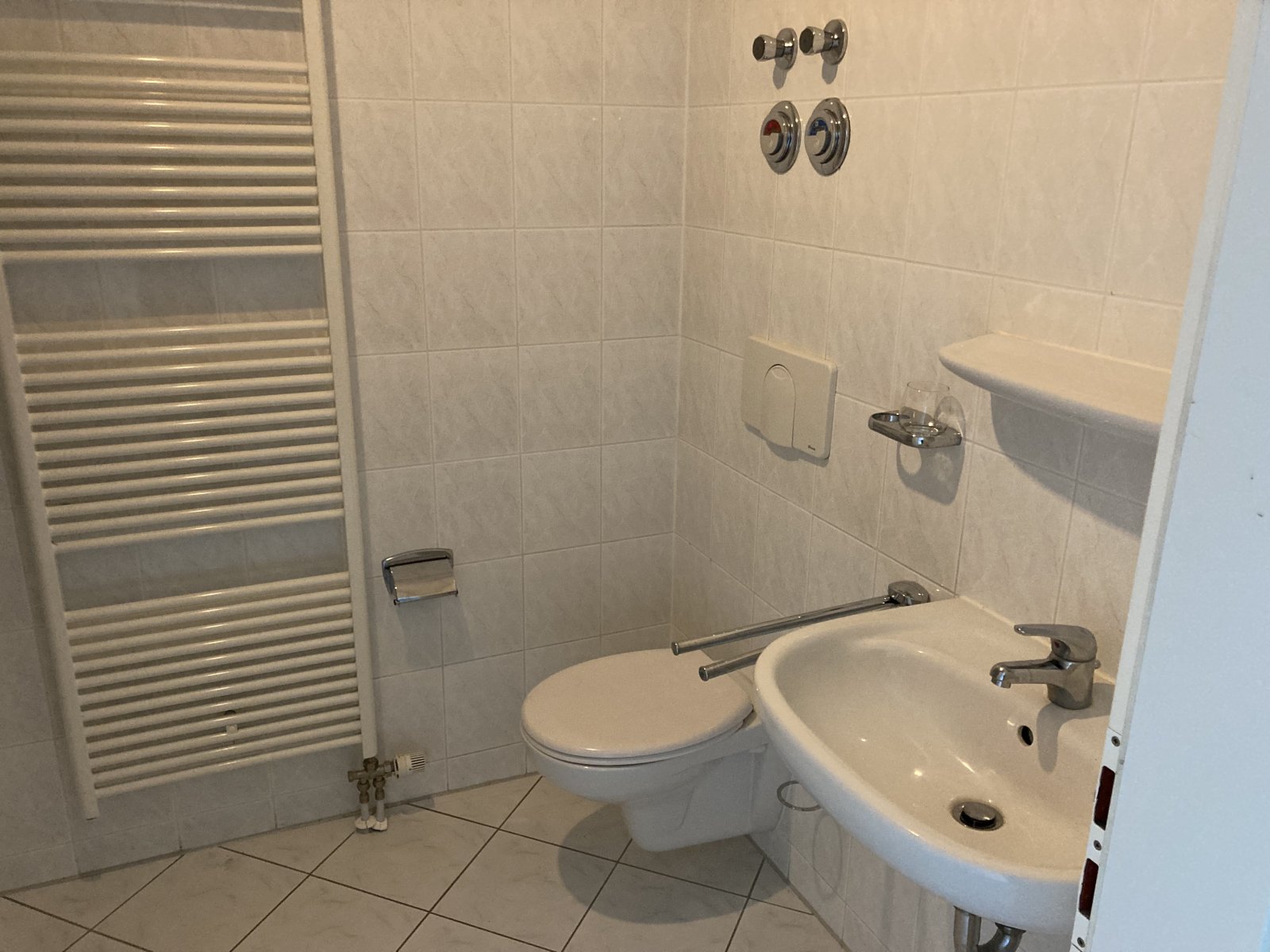 Bad mit Wanne Bad mit Wanne