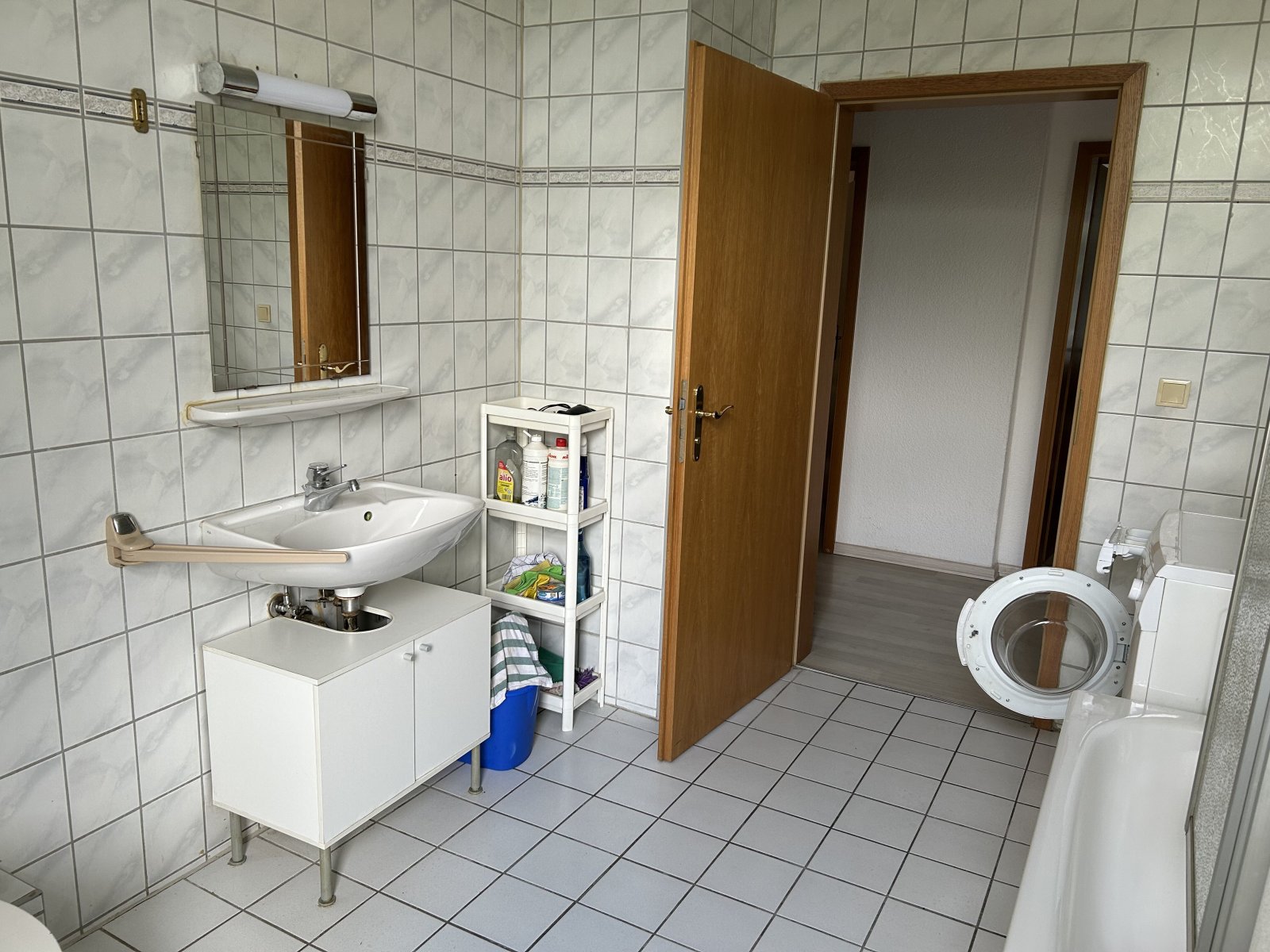 Tageslichtbad mit Wanne