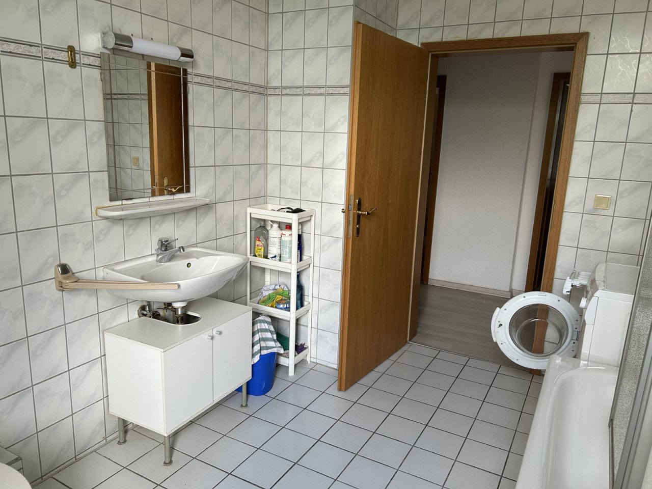 Tageslichtbad mit Wanne