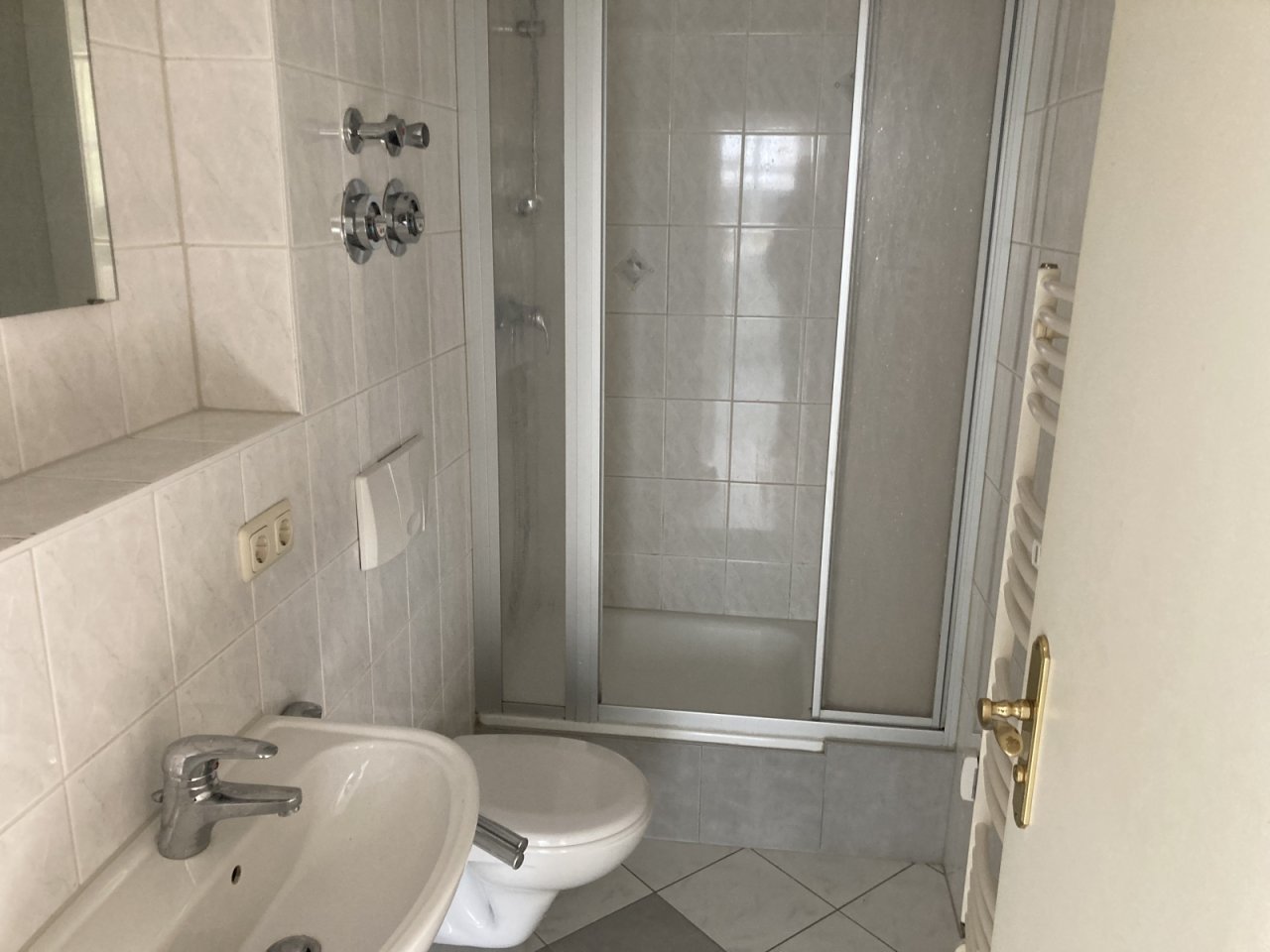 Bad mit Dusche Bad mit Dusche