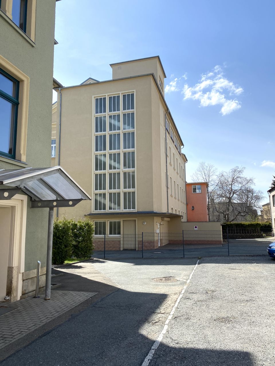 Einfahrtsbereich Hof