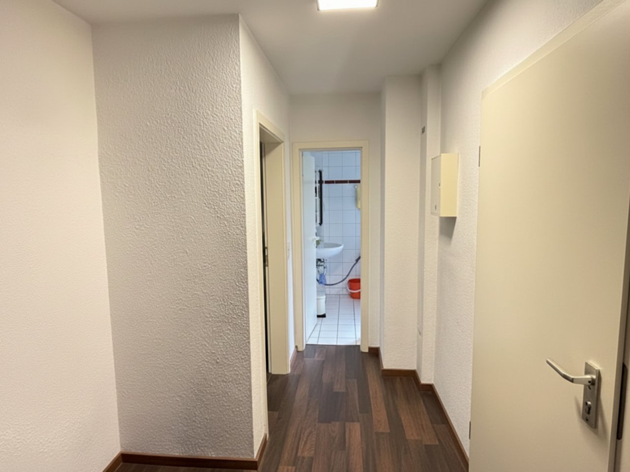 Flur durch AI beräumt
