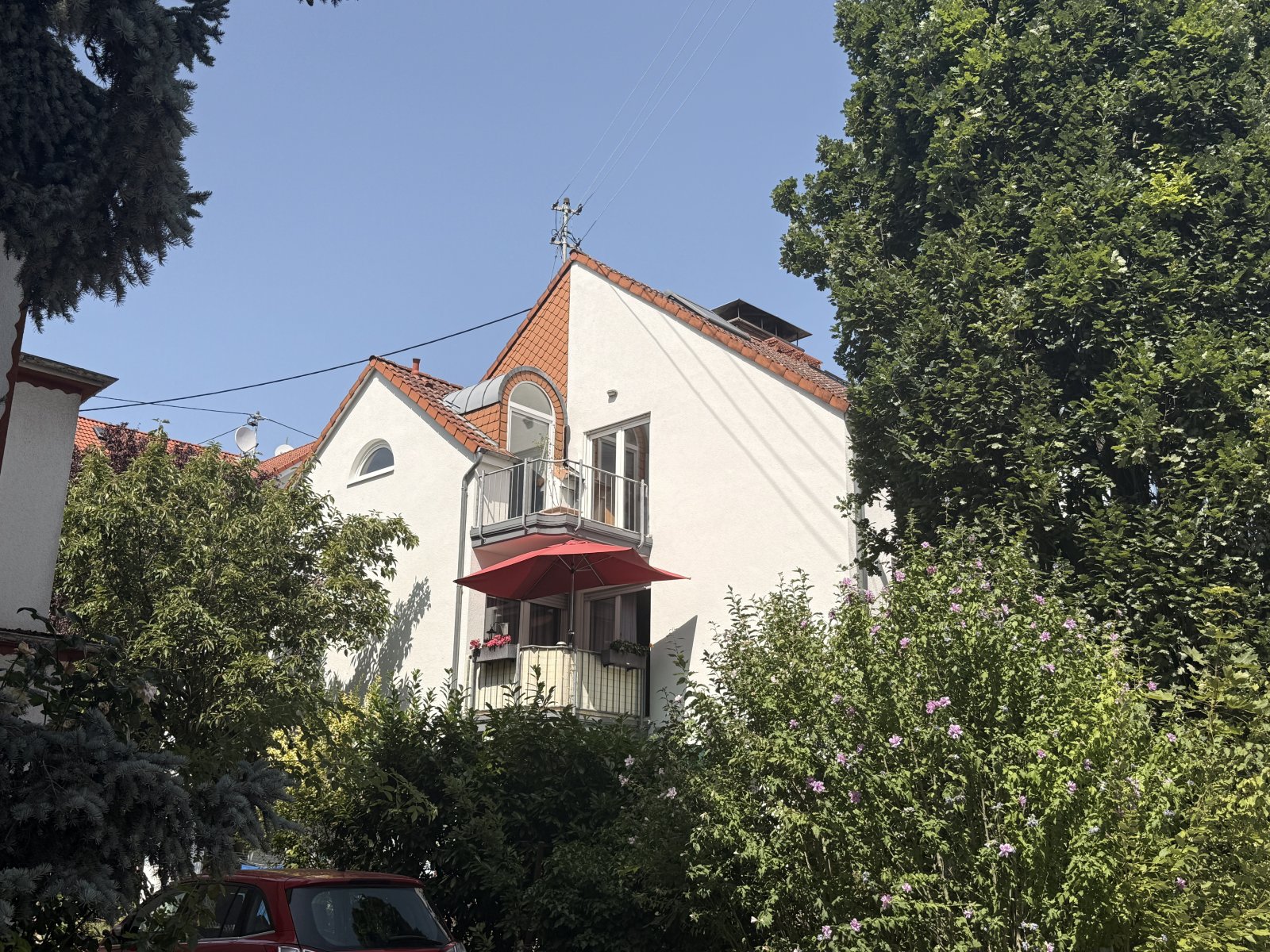 Frankfurt am Main: Attraktive Kapitalanlage in Frankfurt: Großzügige 3-Zimmer-Wohnung mit zwei Balkonen & Stellplatz Frankfurt am Main: Attraktive Kapitalanlage in Frankfurt: Großzügige 3-Zimmer-Wohnung mit zwei Balkonen & Stellplatz