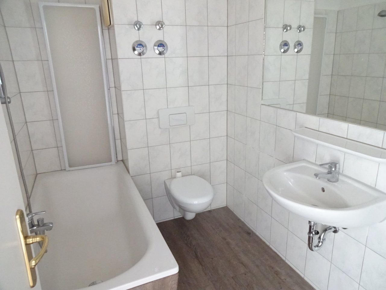 Bad mit Wanne