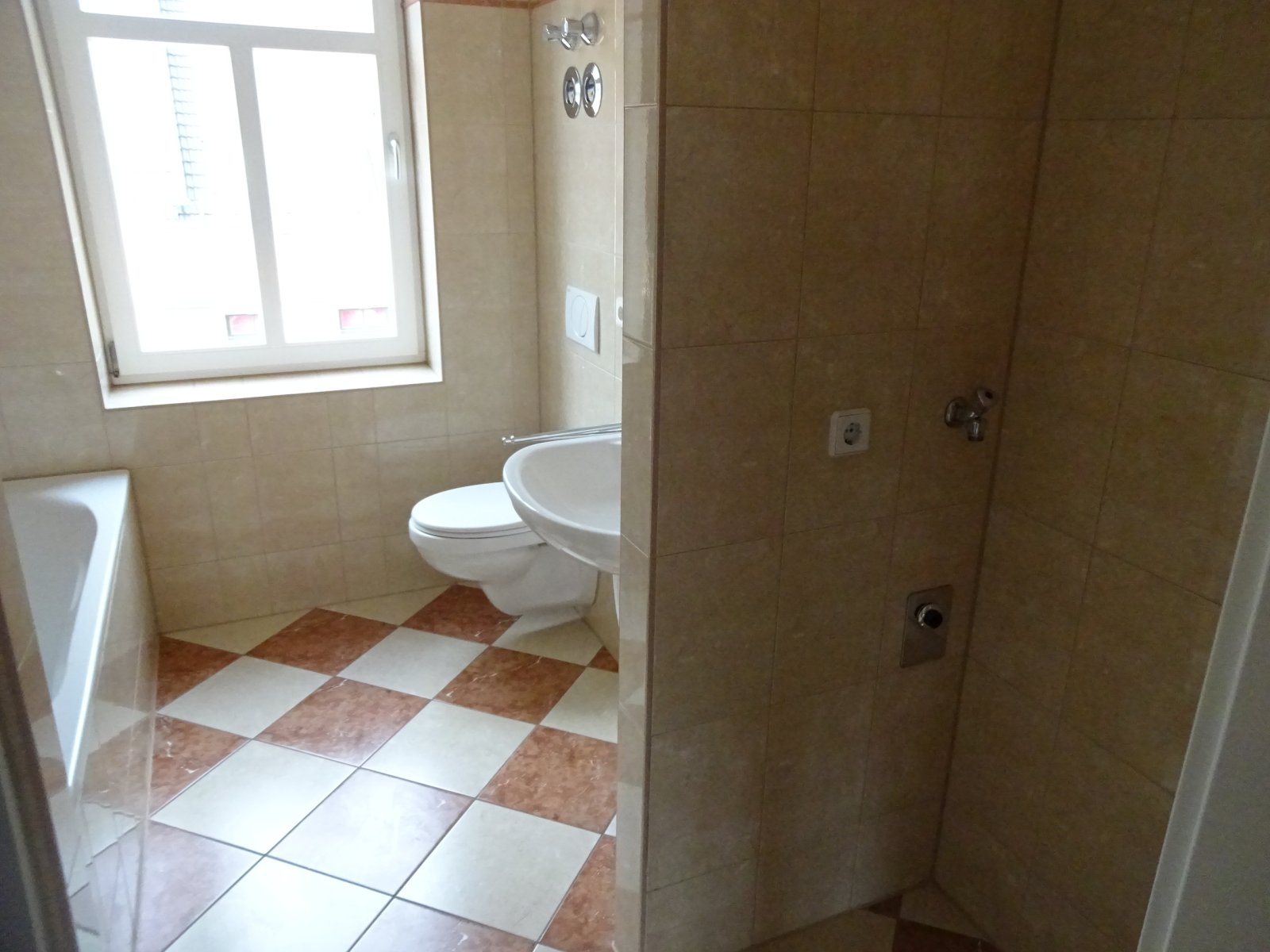 Tageslichtbad, Wanne & Dusche Tageslichtbad, Wanne & Dusche