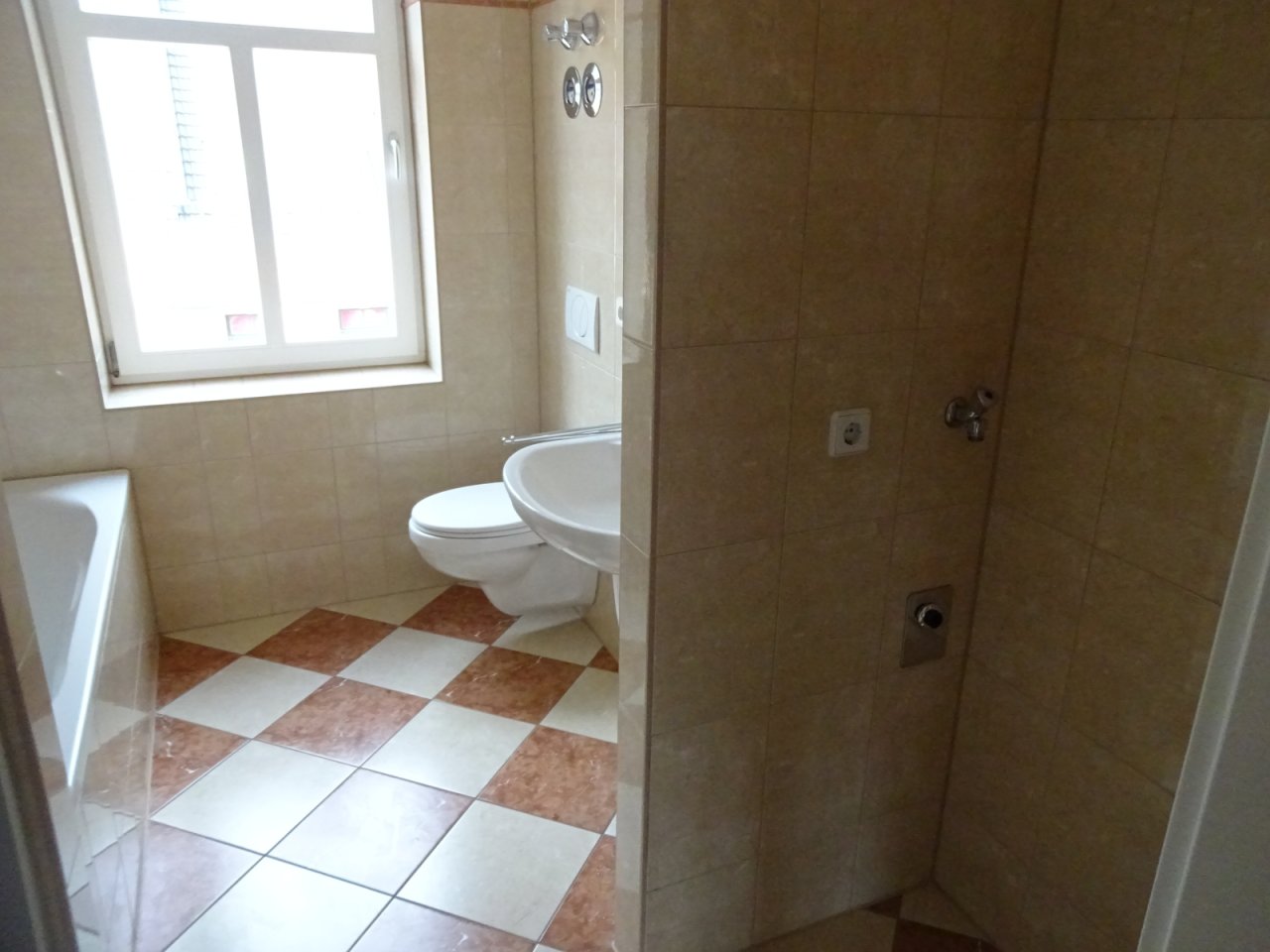 Tageslichtbad, Wanne & Dusche Tageslichtbad, Wanne & Dusche