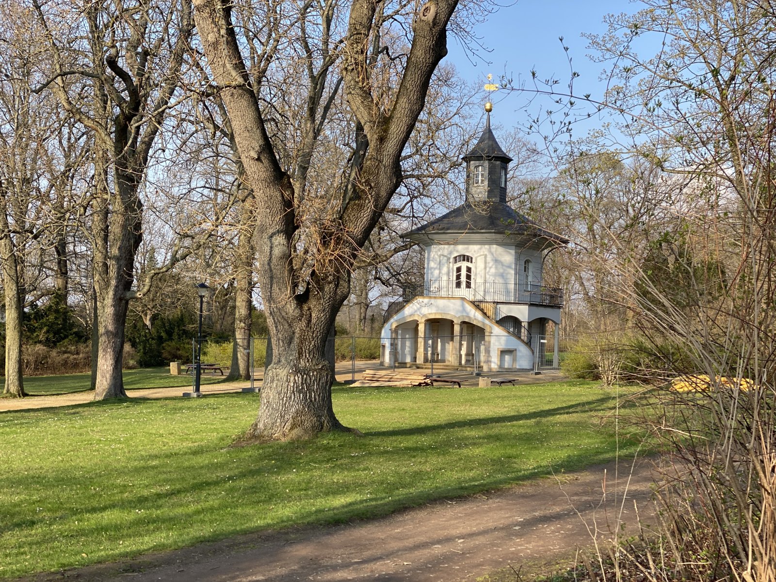Teehaus im Planitzer Schlosspark Teehaus im Planitzer Schlosspark