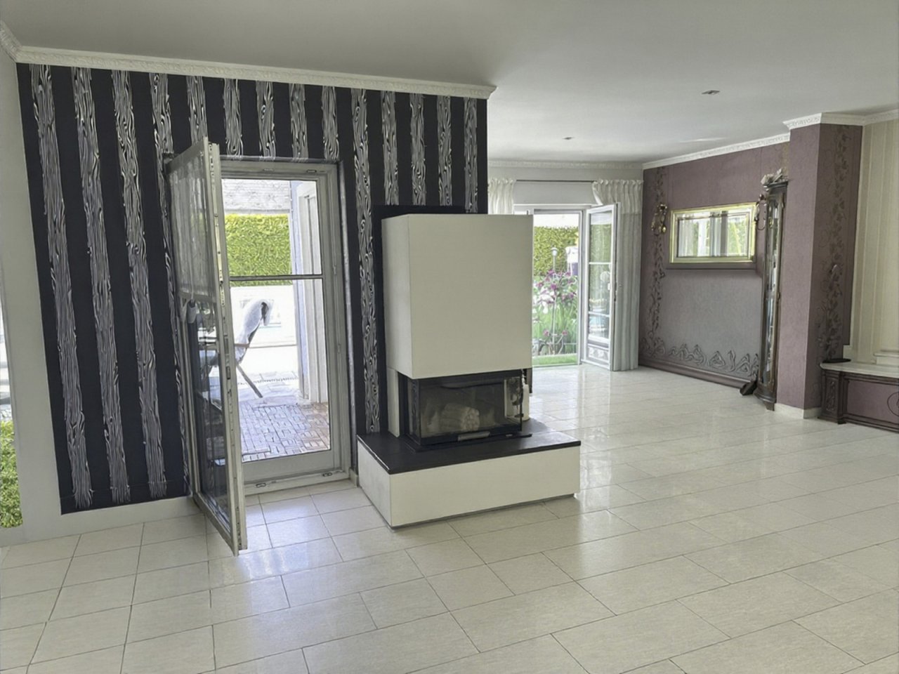 Wohnzimmer mit Kamin Wohnzimmer mit Kamin
